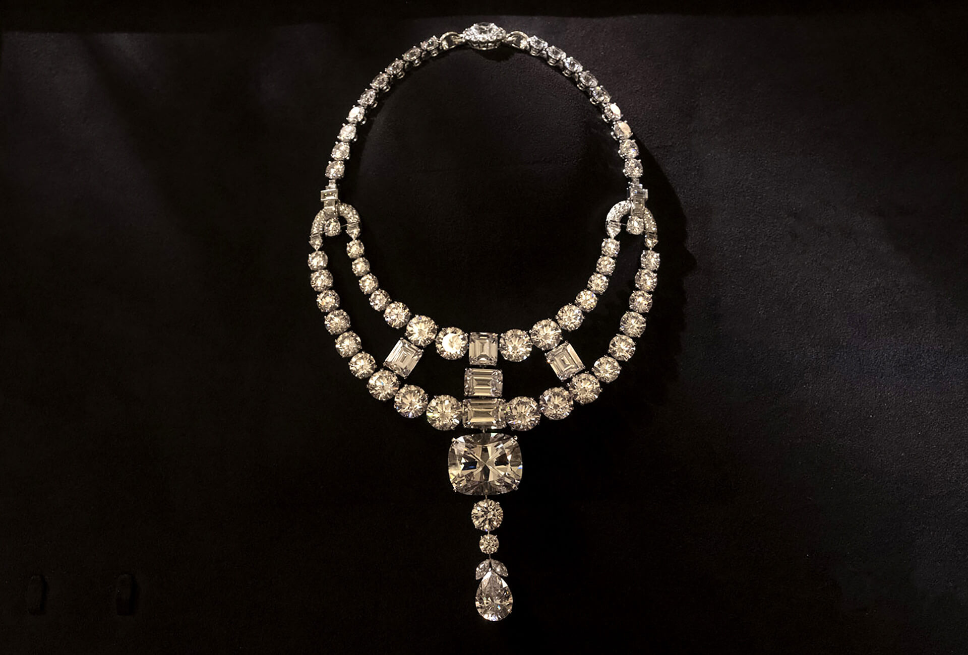 ocean's 8 diamond necklace