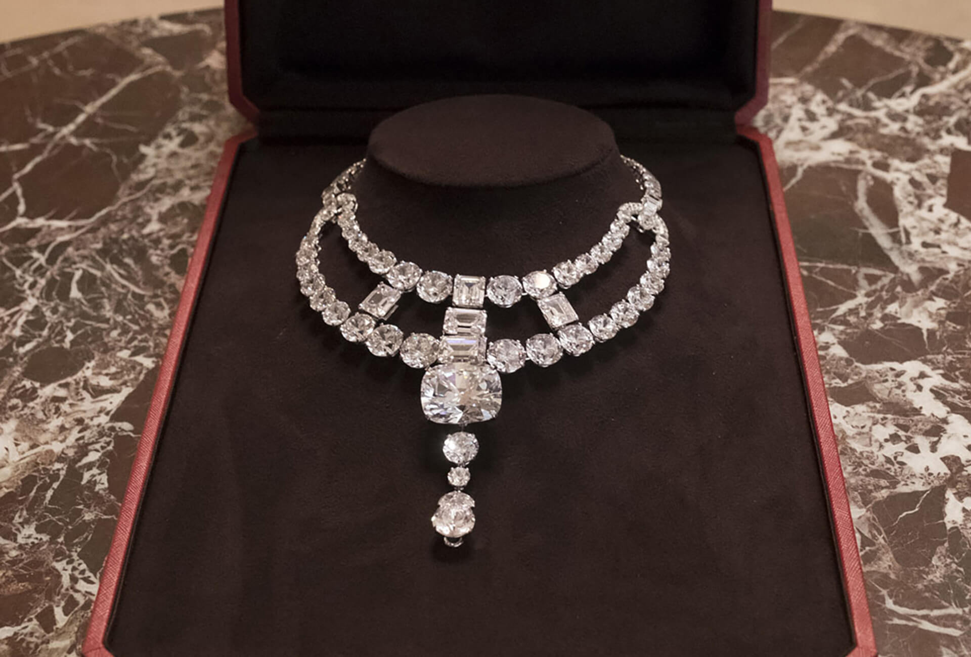 ocean's 8 diamond necklace
