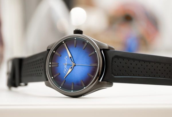 Pioneer Centre Seconds Funky Blue Black Edition © H. Moser & Cie